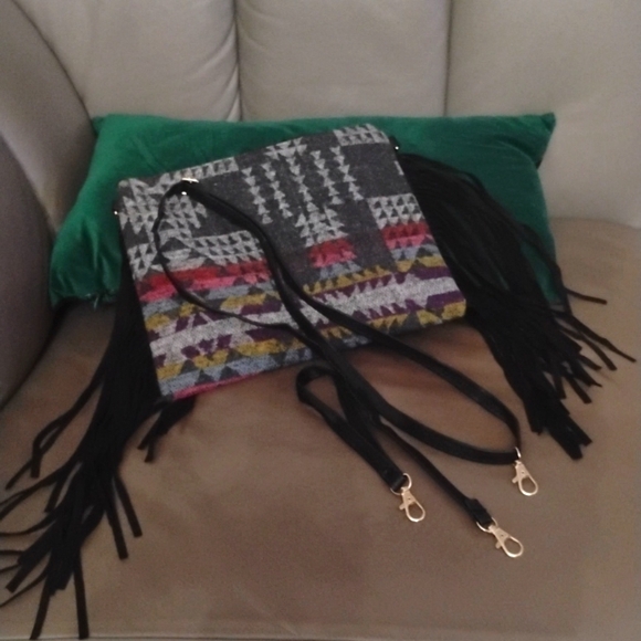 L.I.B. New York Western Boho Multiwear Bag with Fringe NWT - Picture 2 of 6